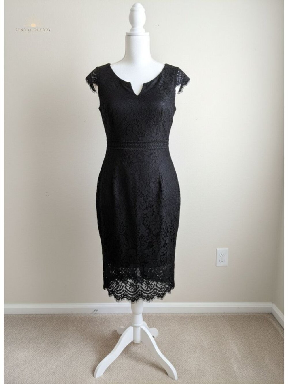 Elegant Floral Lace Short Sleeve Bodycon Cocktail Dress Knee Length V Neck